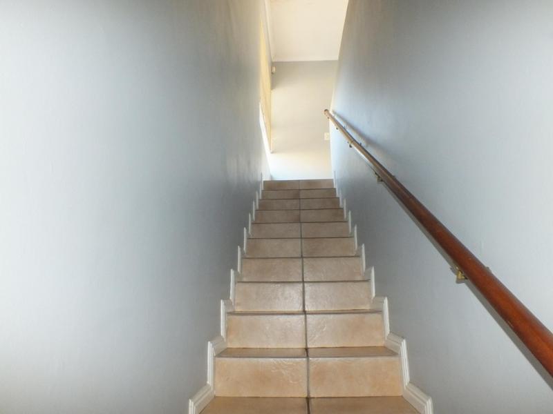 To Let 4 Bedroom Property for Rent in Van Riebeeckshof Western Cape